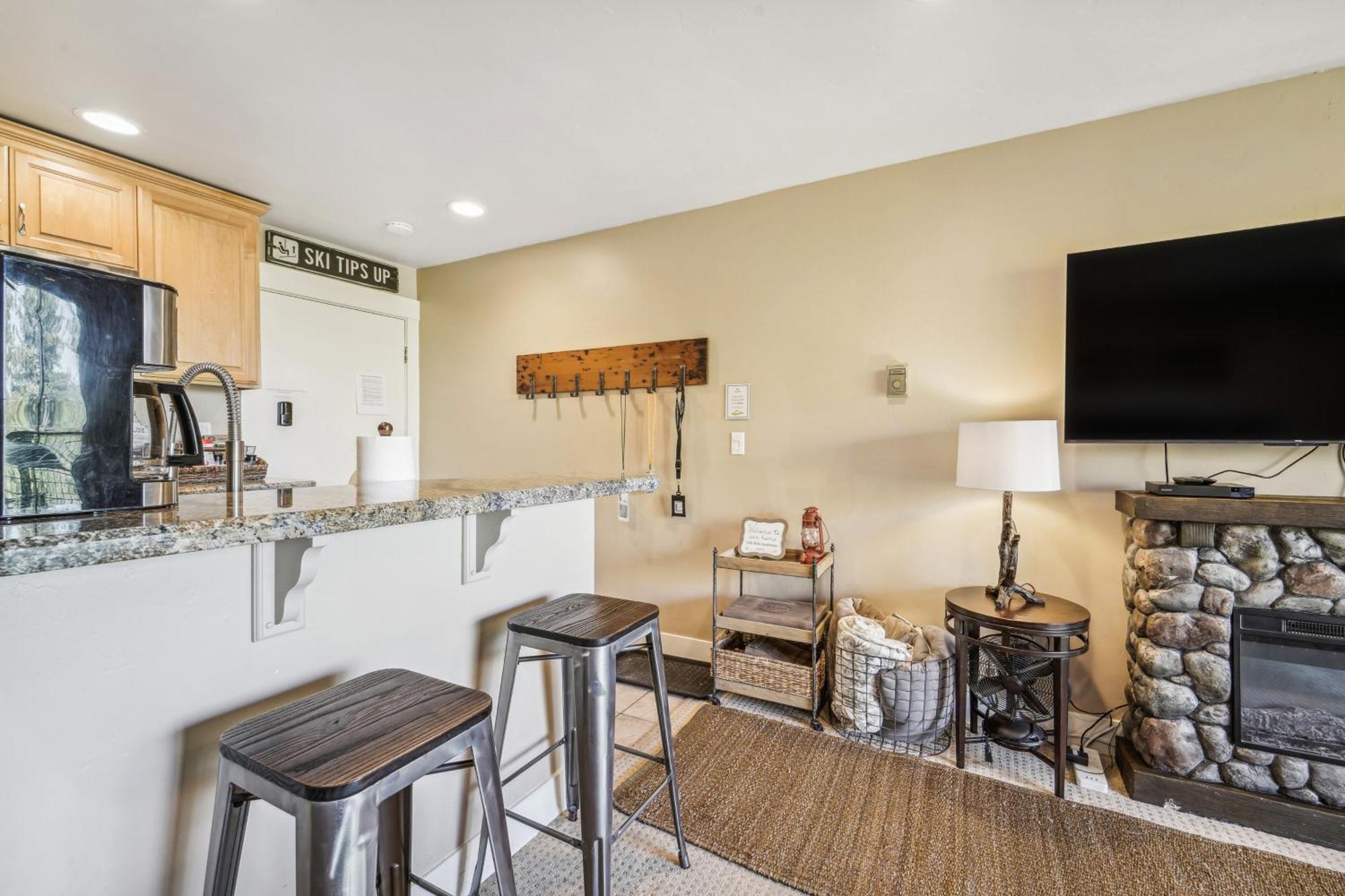 Truckee Studio With Balcony And On-Site Skiing! Exterior photo