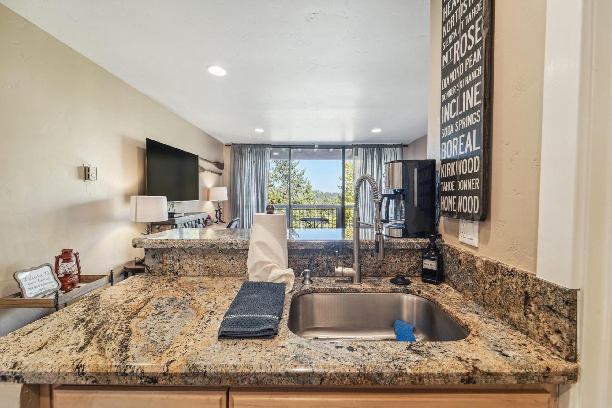 Truckee Studio With Balcony And On-Site Skiing! Exterior photo