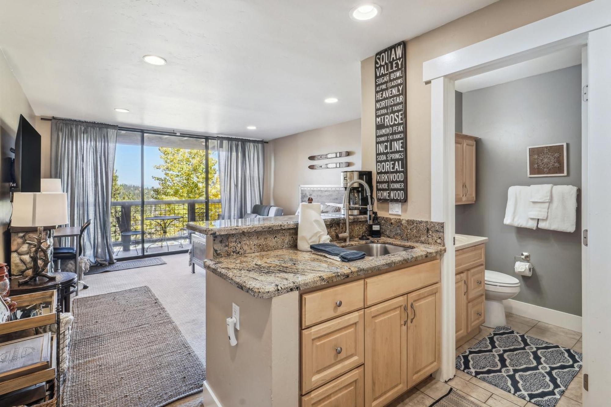 Truckee Studio With Balcony And On-Site Skiing! Exterior photo
