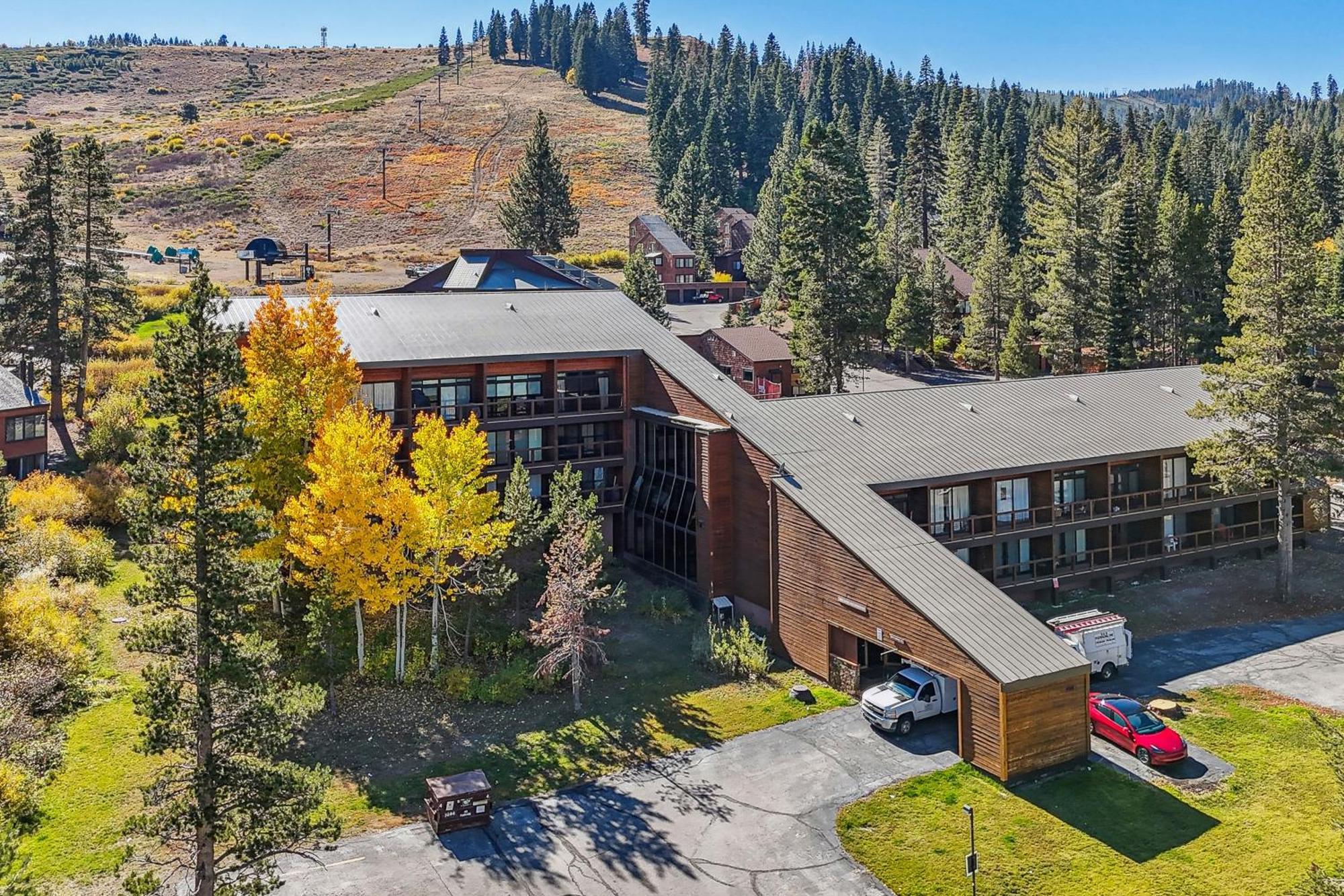 Truckee Studio With Balcony And On-Site Skiing! Exterior photo